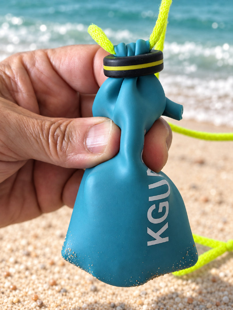 Pasos para introducir y cerrar correctamente una llave electrónica en KGUARD Key Pouch.