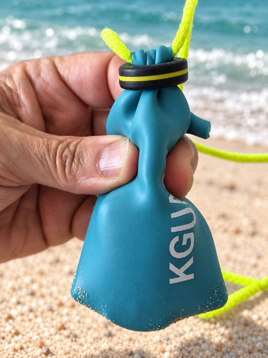 Pasos para introducir y cerrar correctamente una llave electrónica en KGUARD Key Pouch.